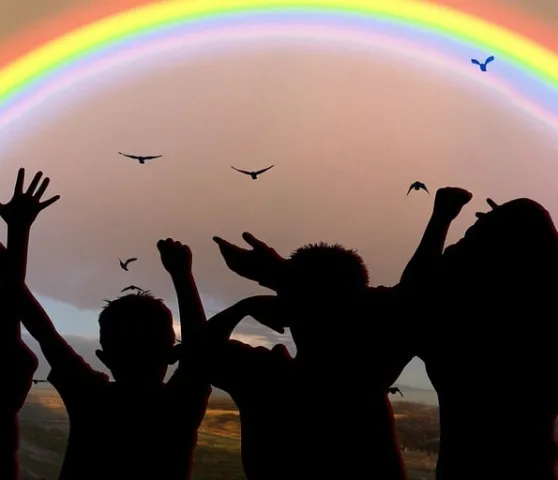 Kindergruppe vor Regenbogen - Bild von (Foto: Gerd Altmann auf Pixabay) Kindergruppe vor Regenbogen - Bild von (Foto: Gerd Altmann auf Pixabay)